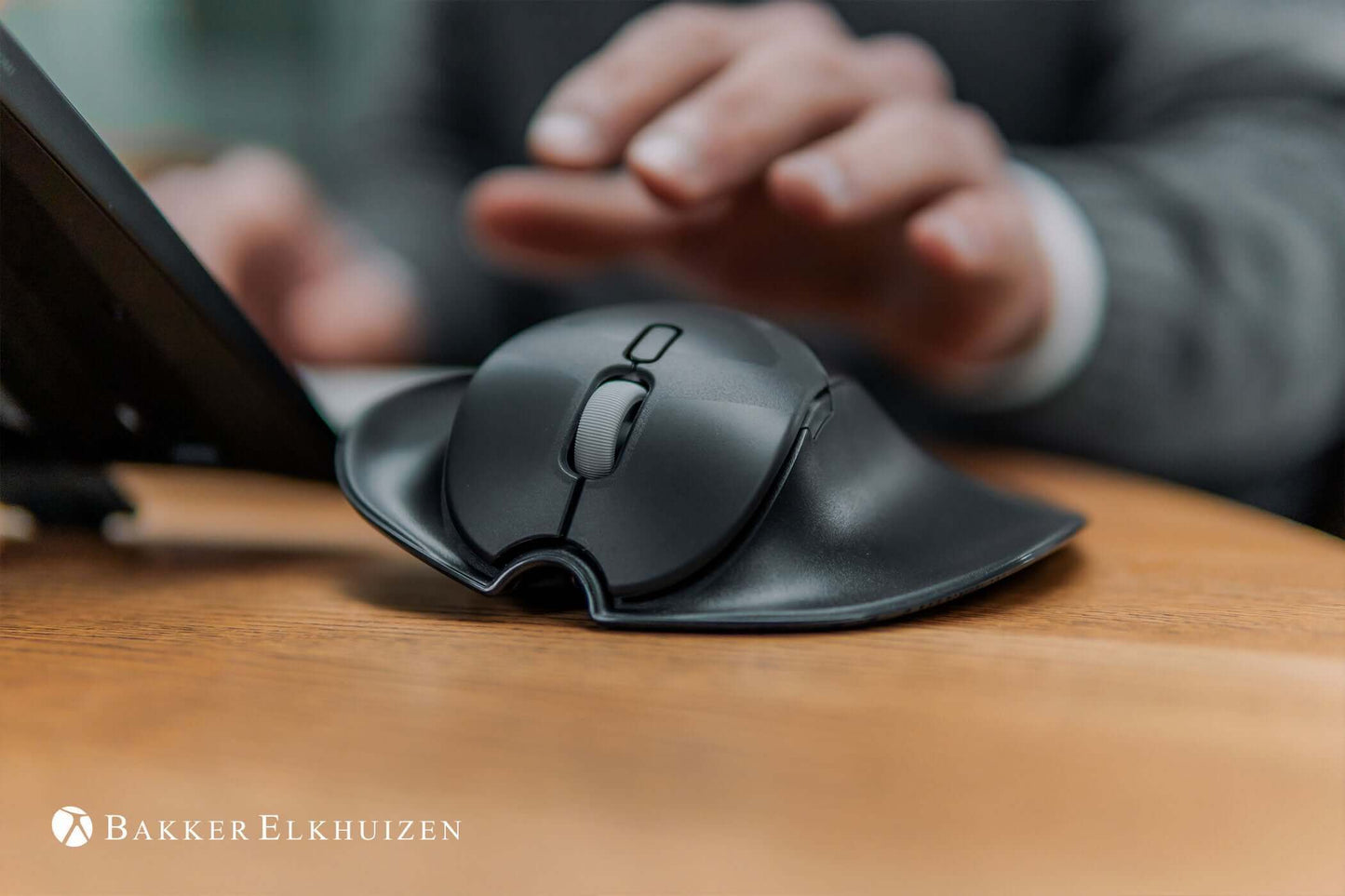 BakkerElkhuizen Spezialmaus HandshoeMouse Shift Bluetooth - Bürowelten.eu