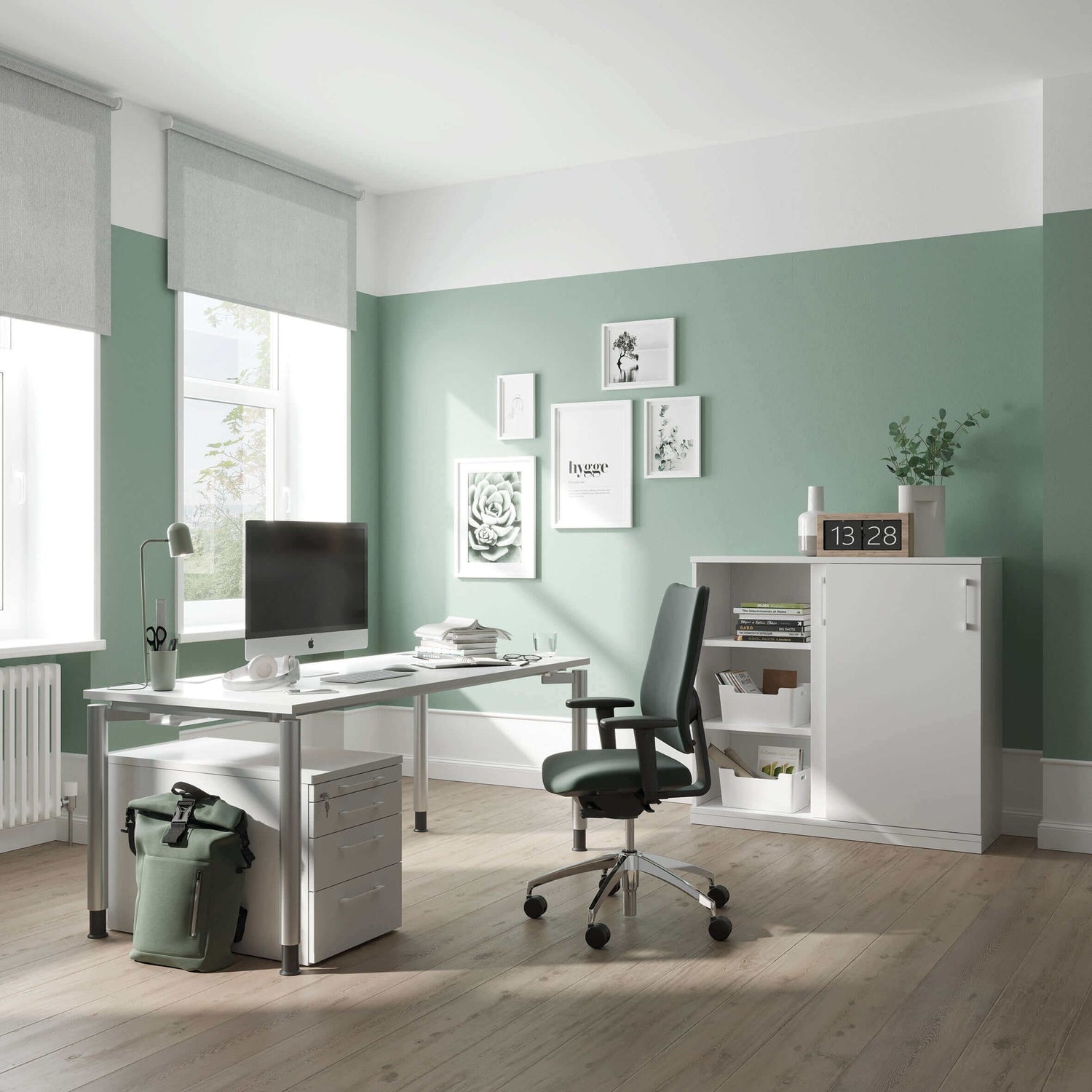 fm Büromöbel Schreibtisch FM11 Vierfuß Rundrohr Fastline - Bürowelten.eu